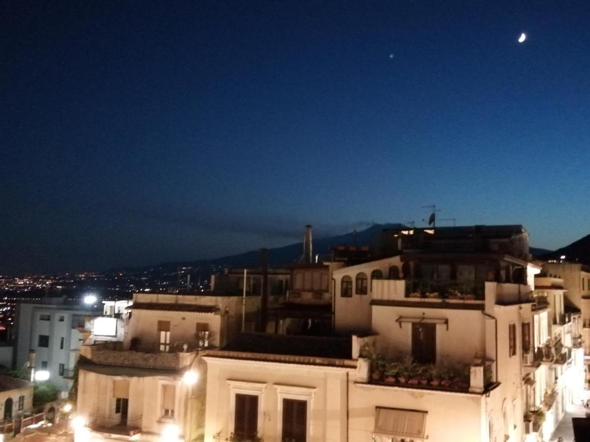 Aly Art Apartment Taormina Duomo, Gulf & Etna View Экстерьер фото